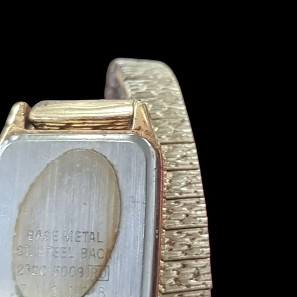 Seiko Gold and Silver Smartwatch m_68c32cf93509d1af960257aa.jpg main image 3